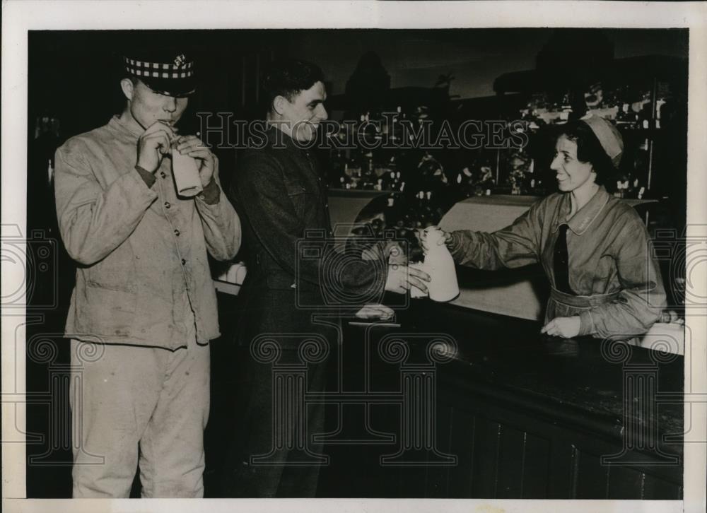 1937 Press Photo Milk bar at the Guards Depot, Caterham - Historic Images