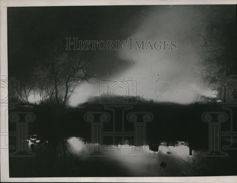 1938 Press Photo Farm homes in Southern Illinois threatened by forest fires - Historic Images