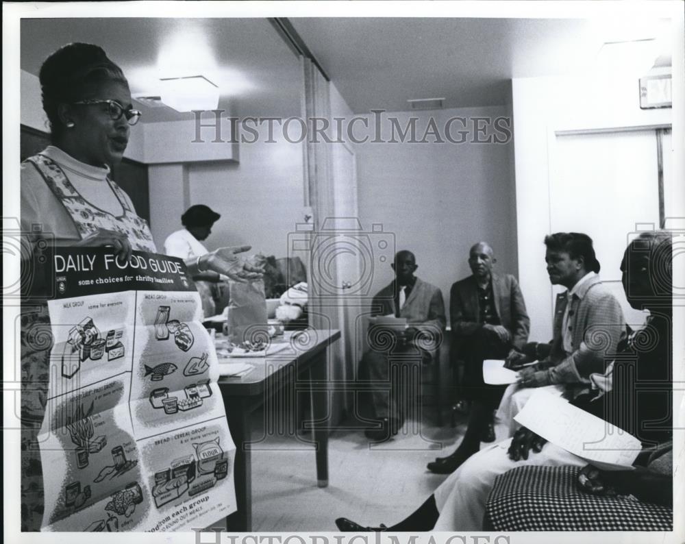 1966 Press Photo Mrs Mildred Brooks, home economist with the welfare Dept. - Historic Images