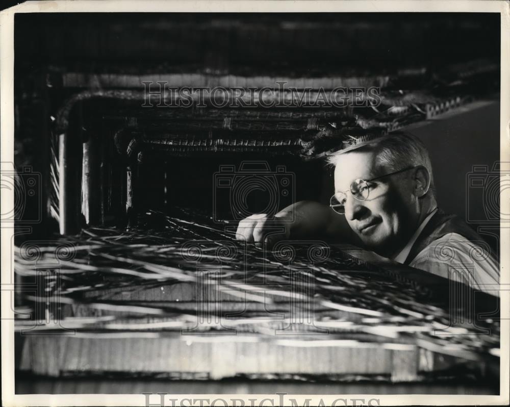 1941 Press Photo Telephone Calls Routed In A Maze Of Wires - Historic Images