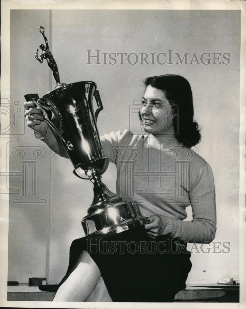 1948 Press Photo Mary Lou Johnson admiring the Governor Thomas J. Herbert trophy - Historic Images