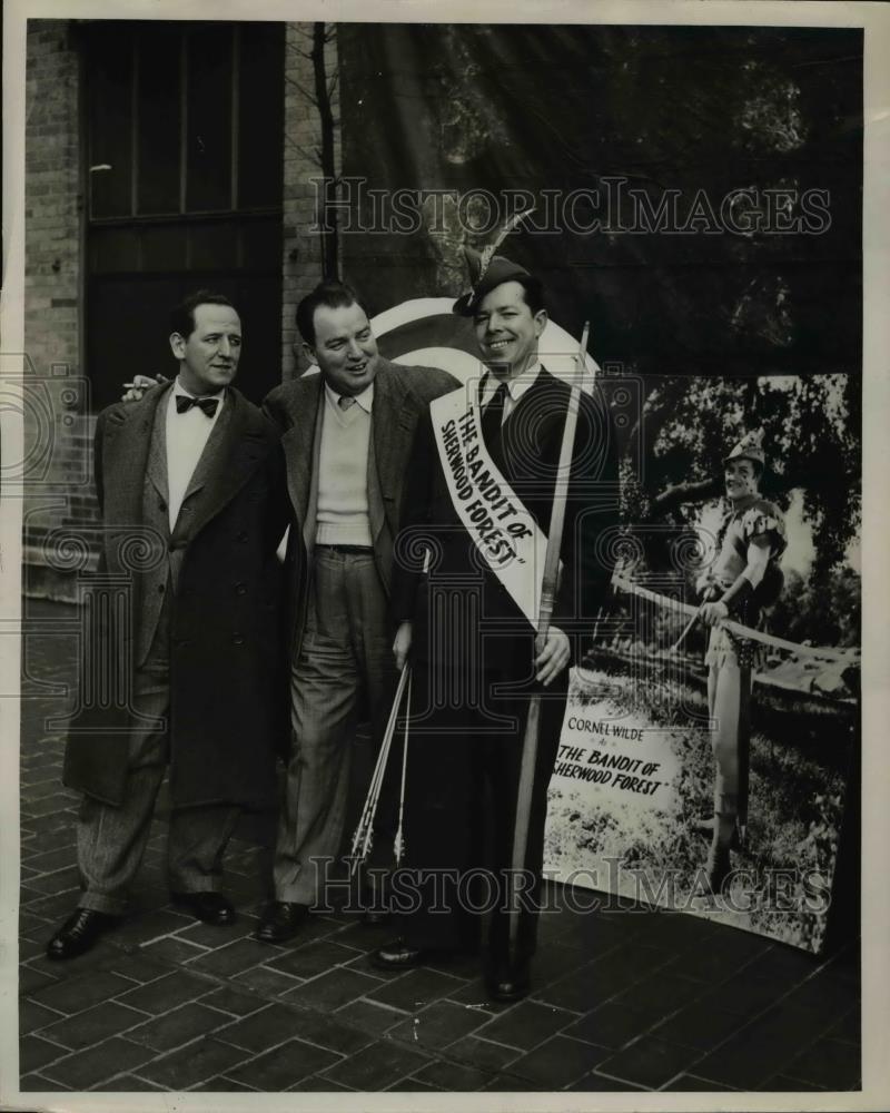 1946 Press Photo Wm Tucker, Joe Cummisky, Louis Effrat at archery in NY - Historic Images