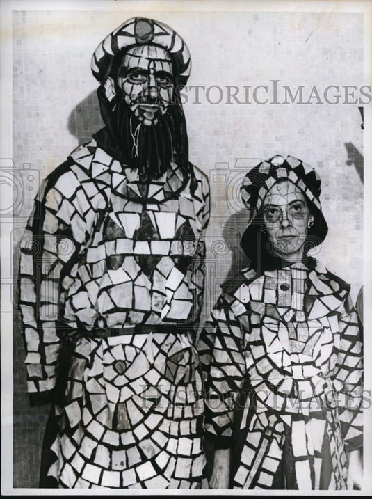 1961 Press Photo St Louis Mo Mr & Mrs Lee Pope look like Mr & Mrs Humpty Dumpty - Historic Images