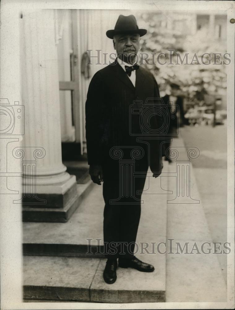 1929 Press Photo Senator Charles Curtis of Kansas leaving the White House. - Historic Images