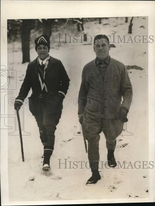1931 Press Photo Mr. and Mrs. Daniel Higgins on an early morning hike - Historic Images
