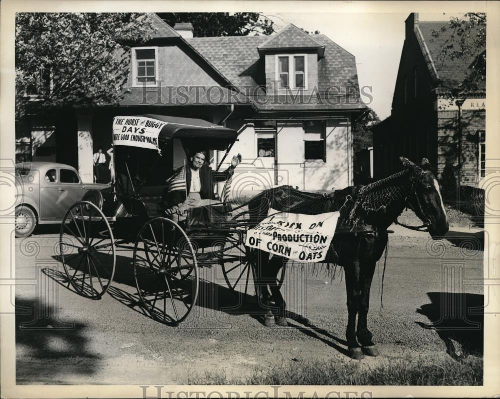 1936 Press Photo Lucy O'Leary off to cast her vote riding her buggy - Historic Images