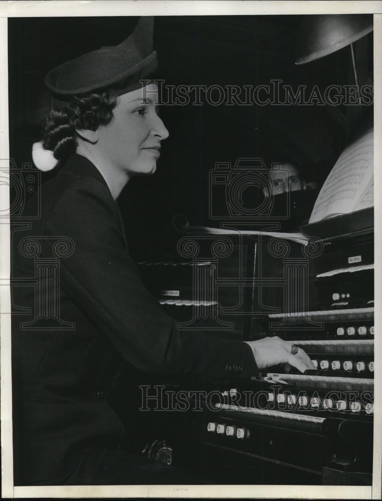 1936 Press Photo Margaret Marie Belasco Plays For Church - Historic Images