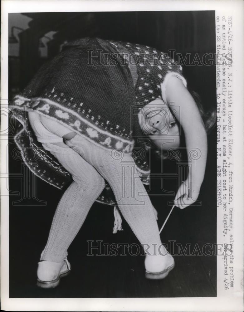 1950 Press Photo Hobojken NJ Lieselott Elsner from Munich Germany solves - Historic Images