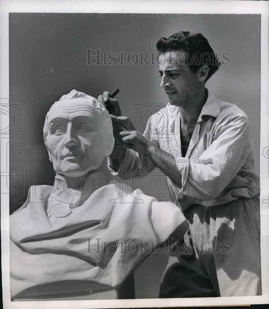 1954 Press Photo Turen Venezuela Carving his gratitude for new life in stone - Historic Images