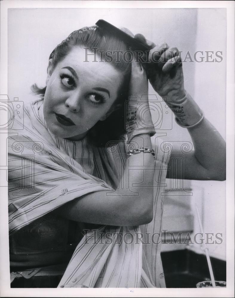 1954 Press Photo Woman Combing New Color Through Her Hair - Historic Images