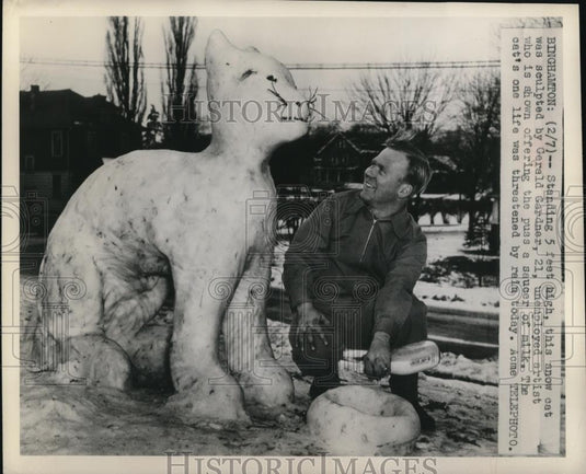 1949 Press Photo Five feet high snow cat sculpted by Gerald Gardner - Historic Images