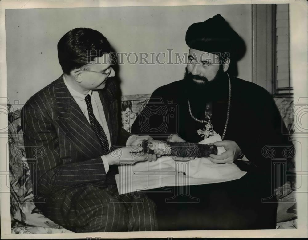 1949 Press Photo L-R Dr. John Trever with Archbishop Athanasius Samuel,Jerusalem - Historic Images