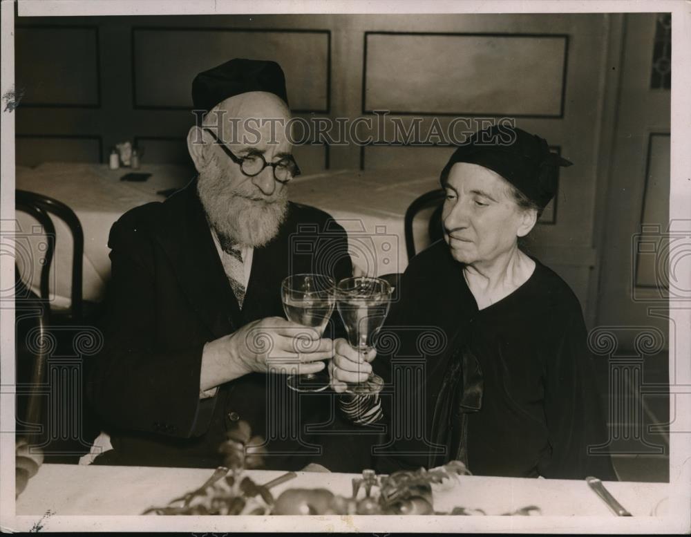 1937 Press Photo Judge Jonah Goldstein of N.Y. held a party for couples - Historic Images