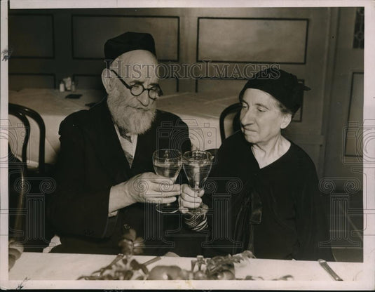 1937 Press Photo Judge Jonah Goldstein of N.Y. held a party for couples - Historic Images