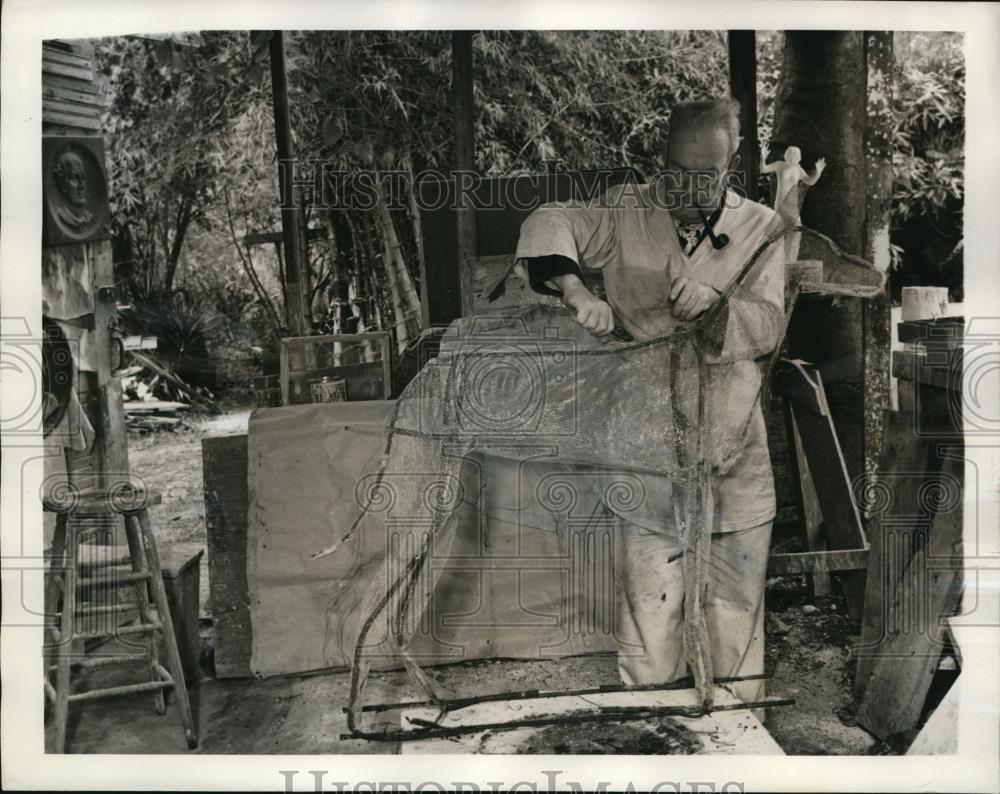 1940 Press Photo Skinner works over an iron framework of a Great Dane. - Historic Images