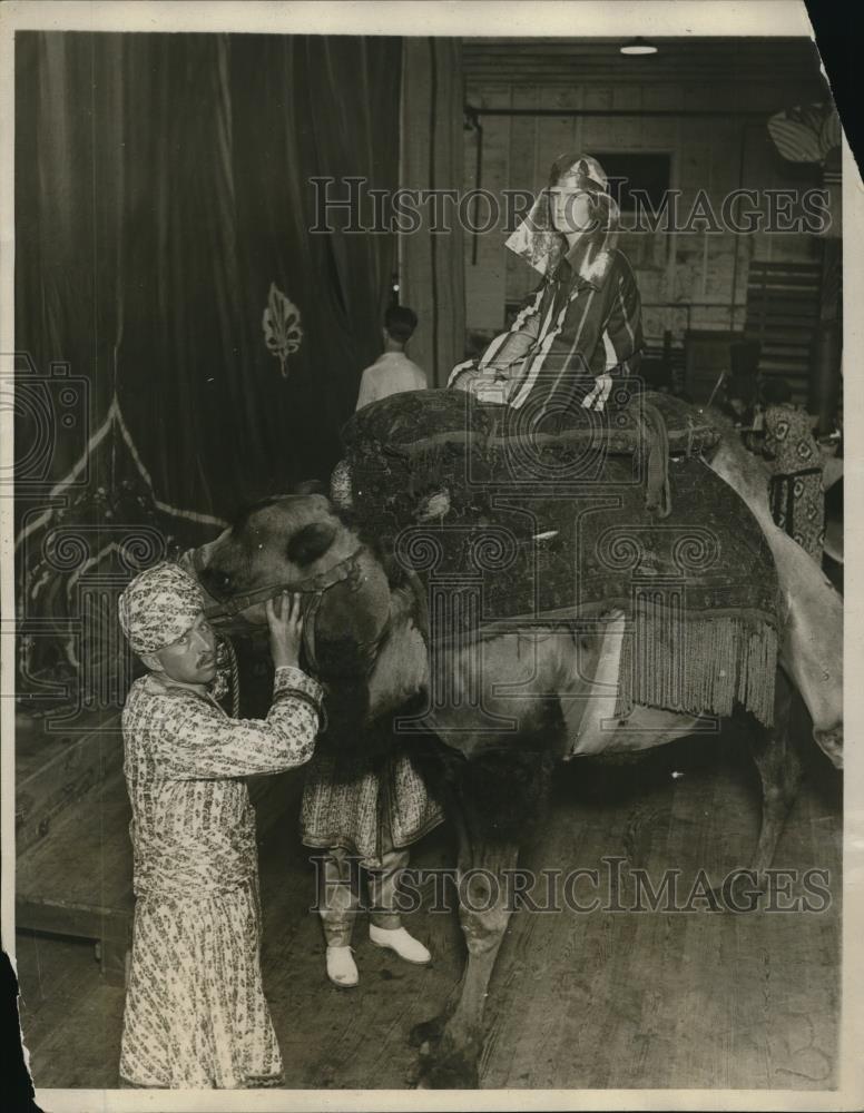 1923 Press Photo Mrs Frederick Tanner on Joseph the camel &amp; WA Philipps - Historic Images