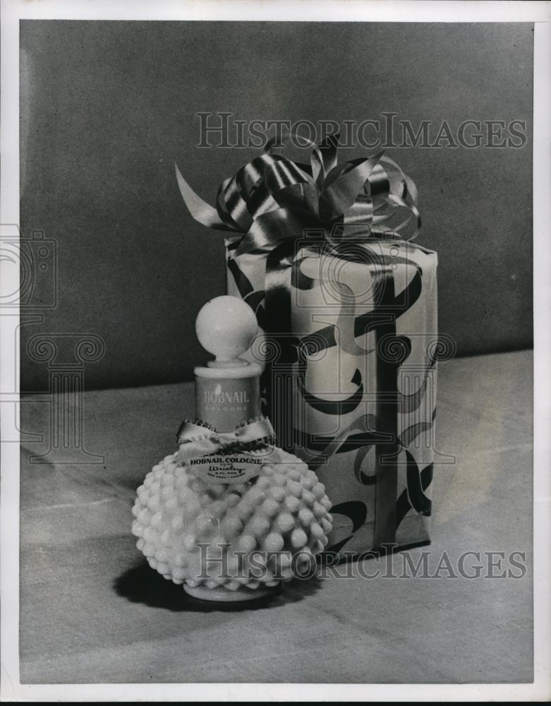 1955 Press Photo Cologne and hob nail bottle - Historic Images