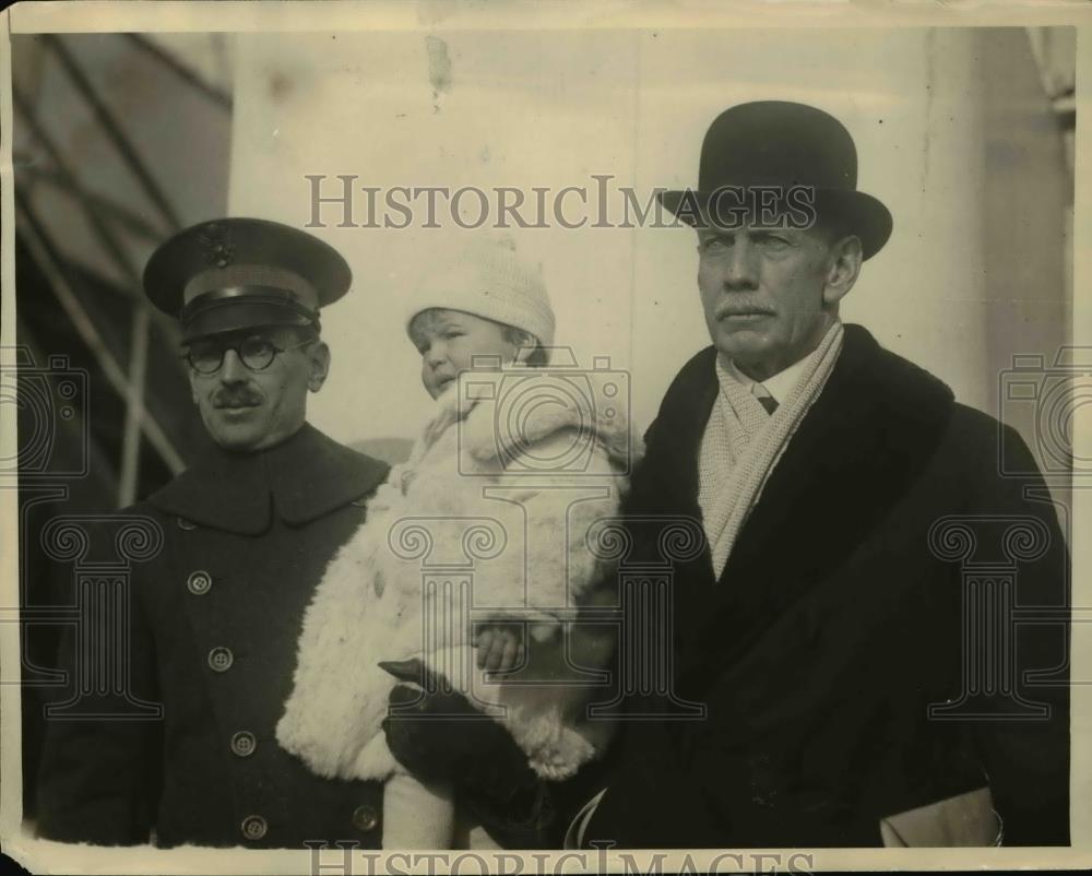 1923 Press Photo Maj. Gen. Allen with his son and grandson in New York - Historic Images