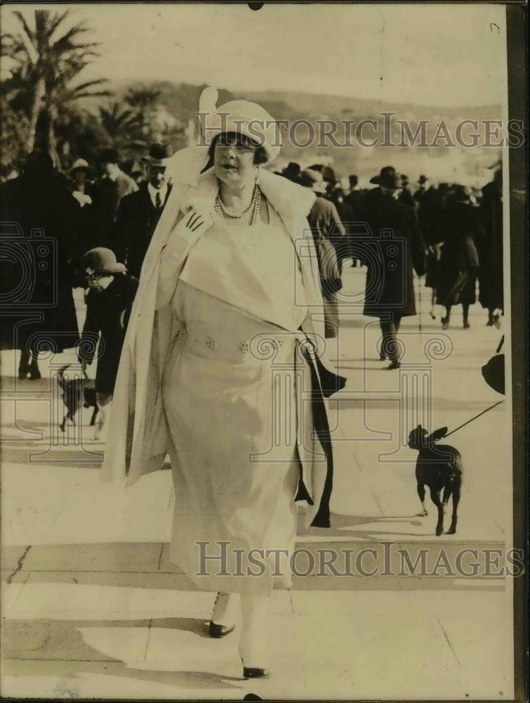 1923 Press Photo Socialite at French Riviera, Nice Promenade - Historic Images