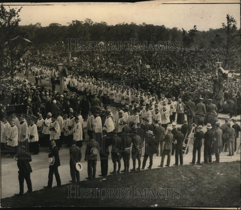 1928 Press Photo Cardinal Bonzano Eucharistic Congress - Historic Images