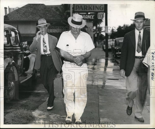 1941 Press Photo Spy-ring suspect Carl H. Schroetter and deputy Guy Hixon - Historic Images