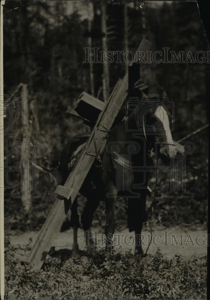 1924 Press Photo Dan Moran, expert pack horse packer - Historic Images