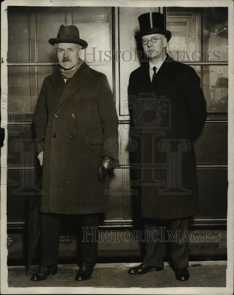 1931 Press Photo J.R. MacDonald (left), Prime Minister, shown with Mr. F. Lee - Historic Images