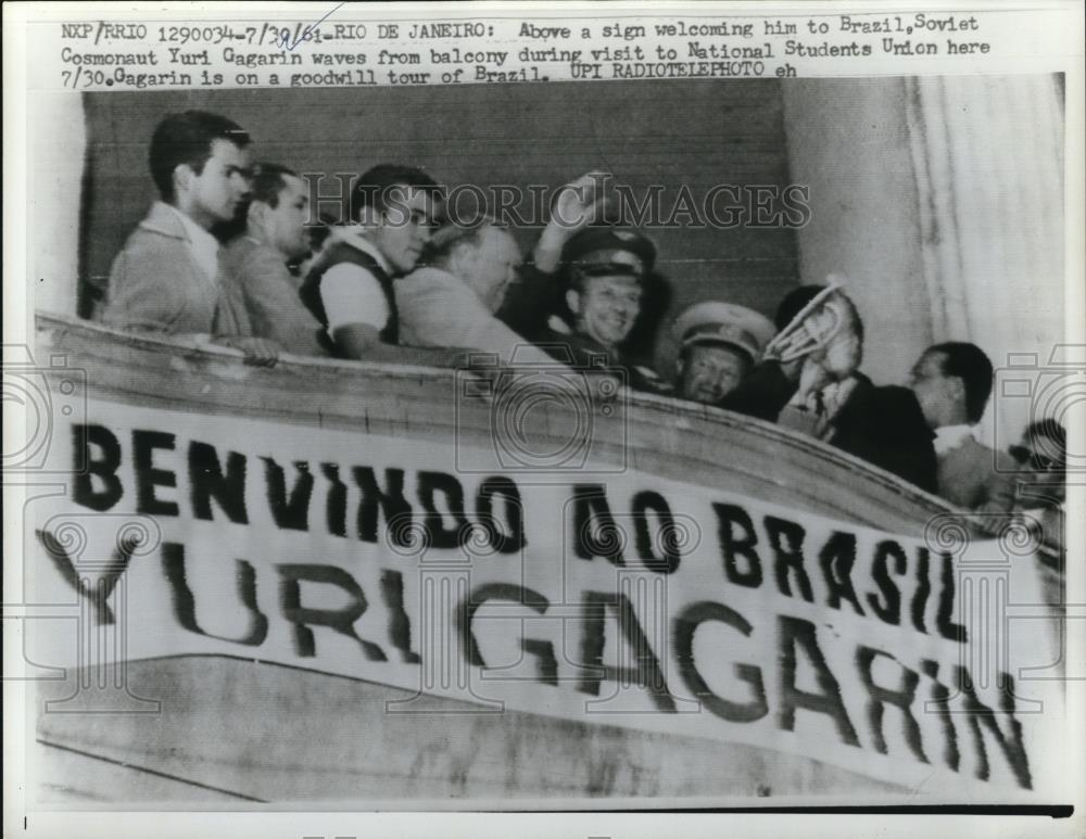 1961 Press Photo Yuri Gagarin waves from balcony during National Students Union - Historic Images