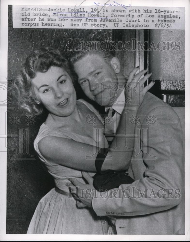 1954 Press Photo Jackie Howell, Mirna Howell After Juvenile Court Hearing - Historic Images