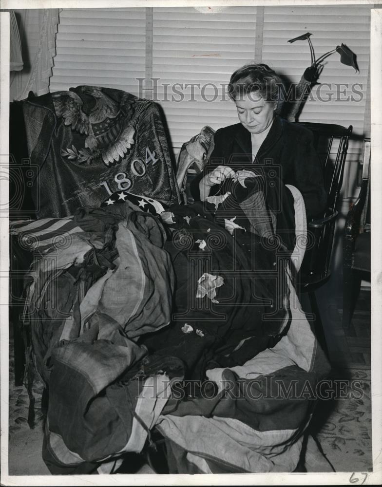 1945 Press Photo Working on US Flag - Historic Images