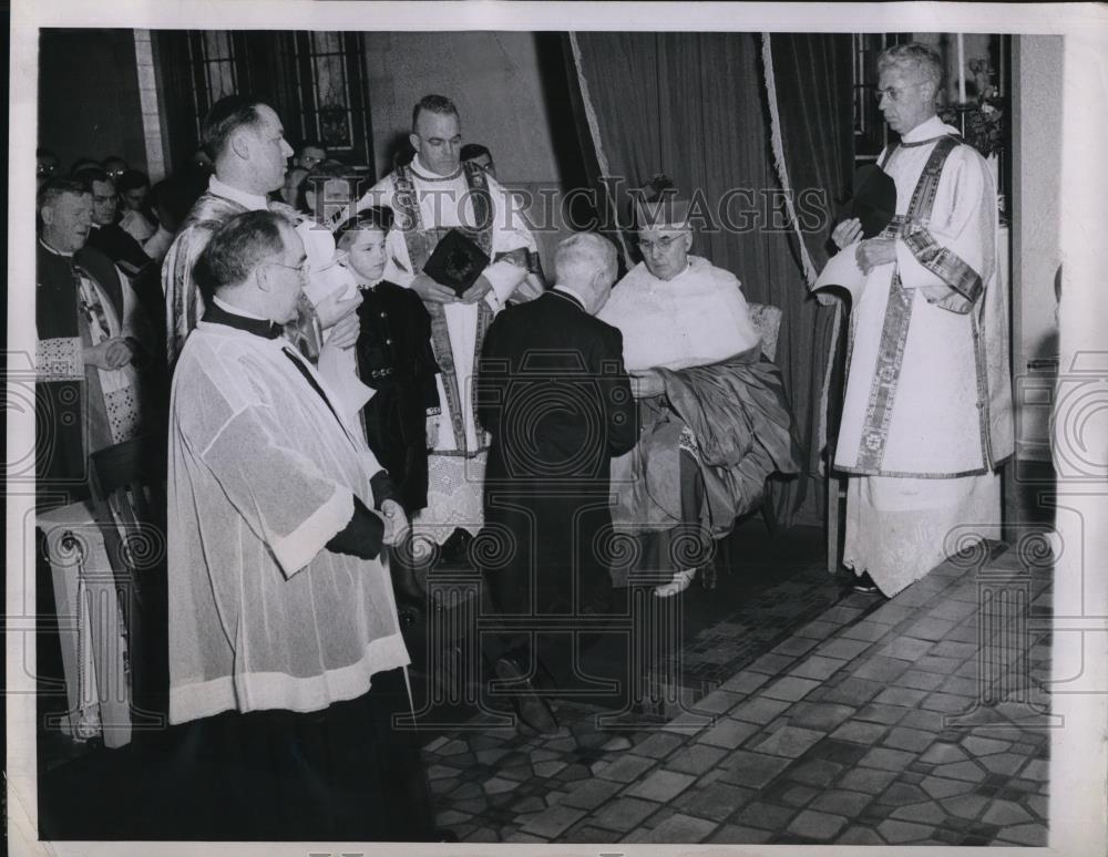 1946 Press Photo Leo T Crowley Receives Papal Honor For Foreign Economic Service - Historic Images