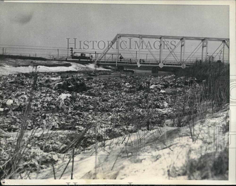 1936 Press Photo Picture of a nearly damage bridge - Historic Images