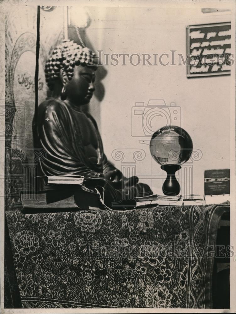 1922 Press Photo A side view of Buddah on a platform. - Historic Images