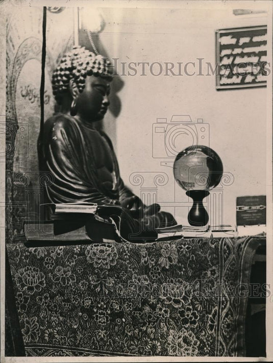 1922 Press Photo A side view of Buddah on a platform. - Historic Images