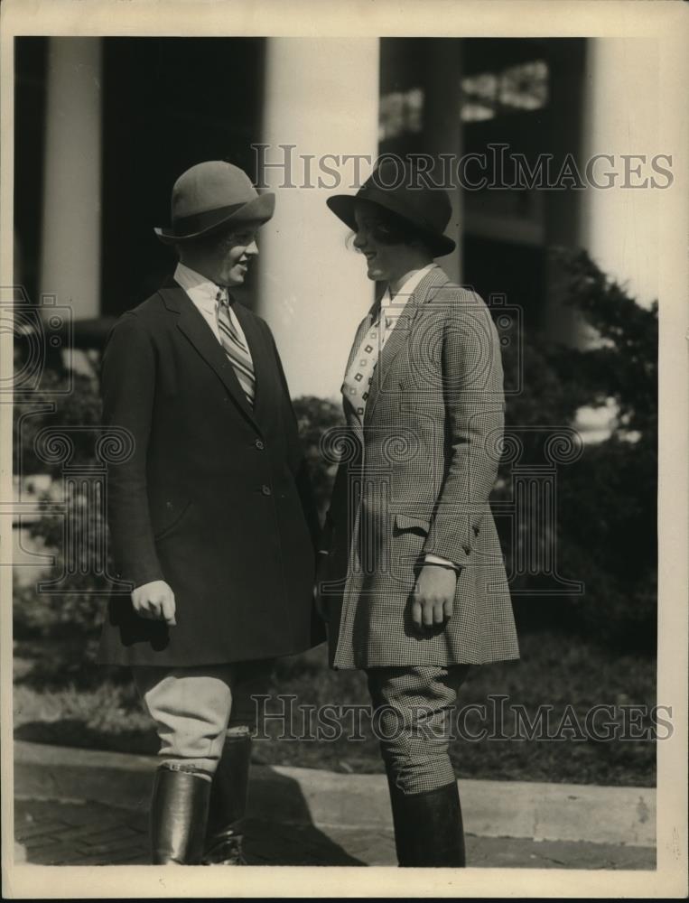 1927 Press Photo Hot Springs Va Doris Havenmeyer &amp; Irene Allen on vacation - Historic Images