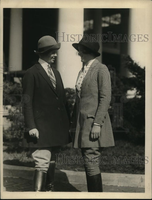 1927 Press Photo Hot Springs Va Doris Havenmeyer & Irene Allen on vacation - Historic Images