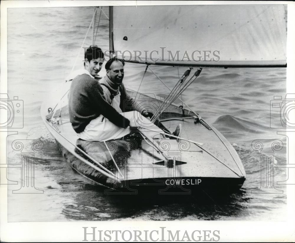 1971 Press Photo Prince Charles sailing with John Collis - Historic Images