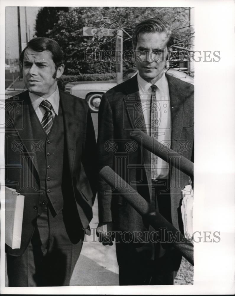 1970 Press Photo Dr. Thomas S. Laugh associate professor of sociology at kent - Historic Images