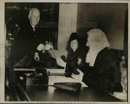 1938 Press Photo London Pays ancient 'Quit-rents' to king - Historic Images