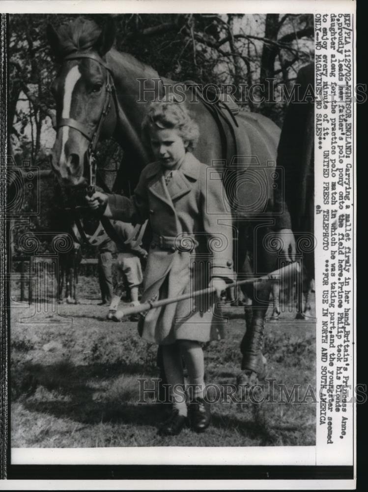 1957 Press Photo Windsor England Carrying a mallet Britain&#39;s Princess Anne - Historic Images