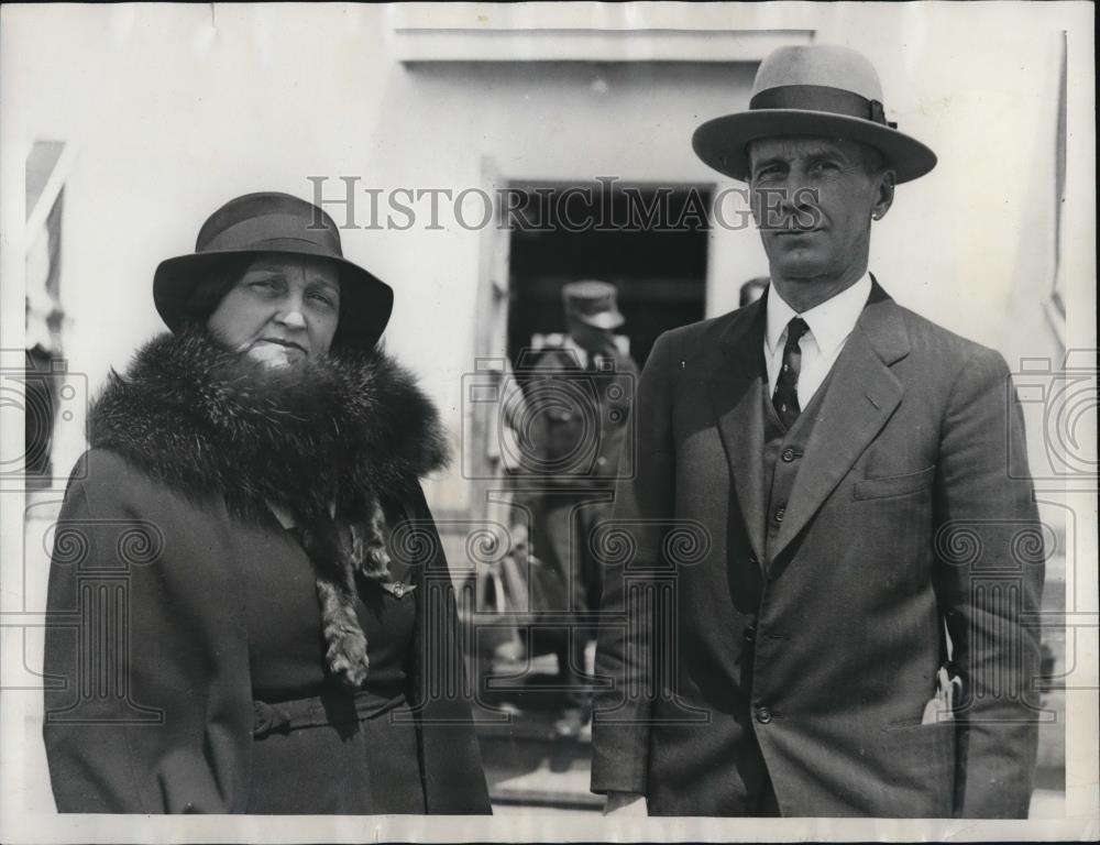 1933 Press Photo Mrs Wm Moffett &amp; Capt Ernest King Chief Navy Aeronautics Bureau - Historic Images