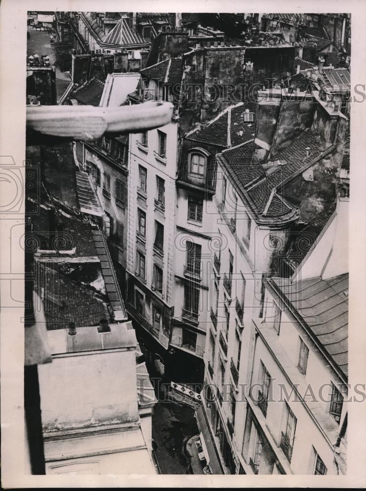 1935 Press Photo The Narrow Rue St. Severin with corner of Place St. Michael - Historic Images