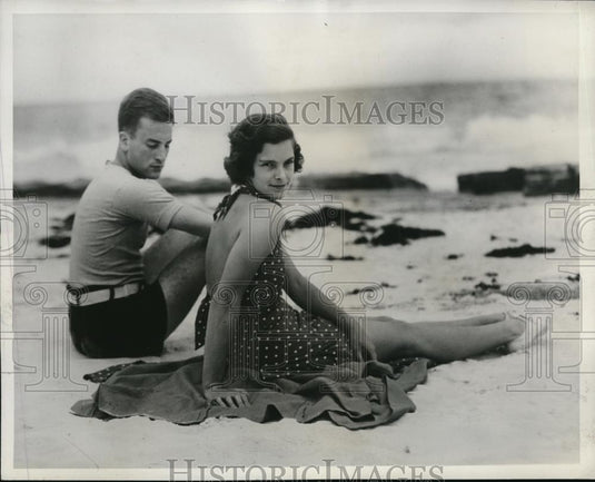 1935 Press Photo Mr. & Mrs. Townsend Munsen of Philadelphis at Grape Bay Bermuda - Historic Images