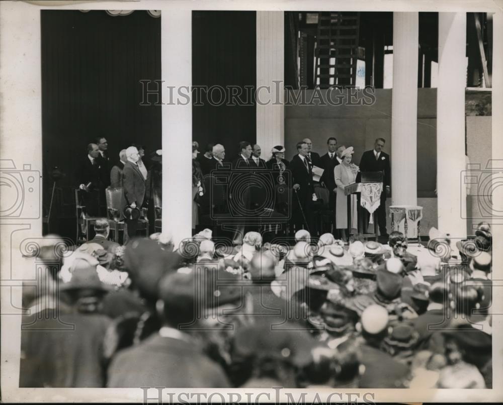 1939 Press Photo Queen Elizabeth speech during their Majesties Tour in Canada - Historic Images