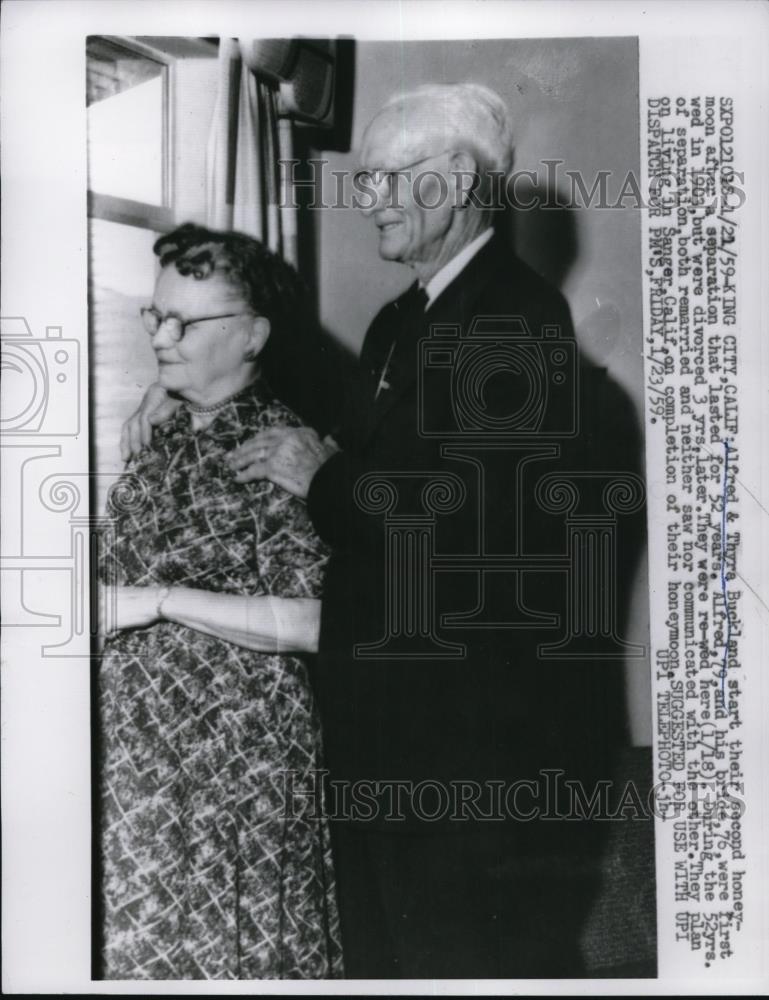 1959 Press Photo Alfred,Thyra Buckland Start Second Honeymoon - Historic Images