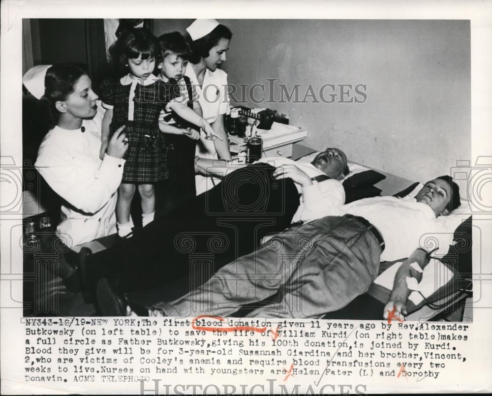 1949 Press Photo Blood donation by Rev. Alexander Butkowsky and William Kurdi - Historic Images