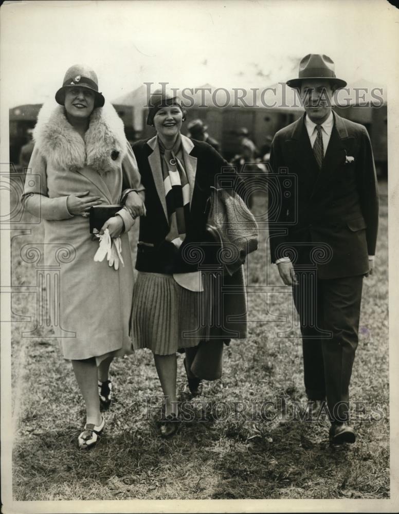 1929 Press Photo Mrs Dorothy Caruso, Mrs M Kendall, Mr Brody of NY at horse show - Historic Images