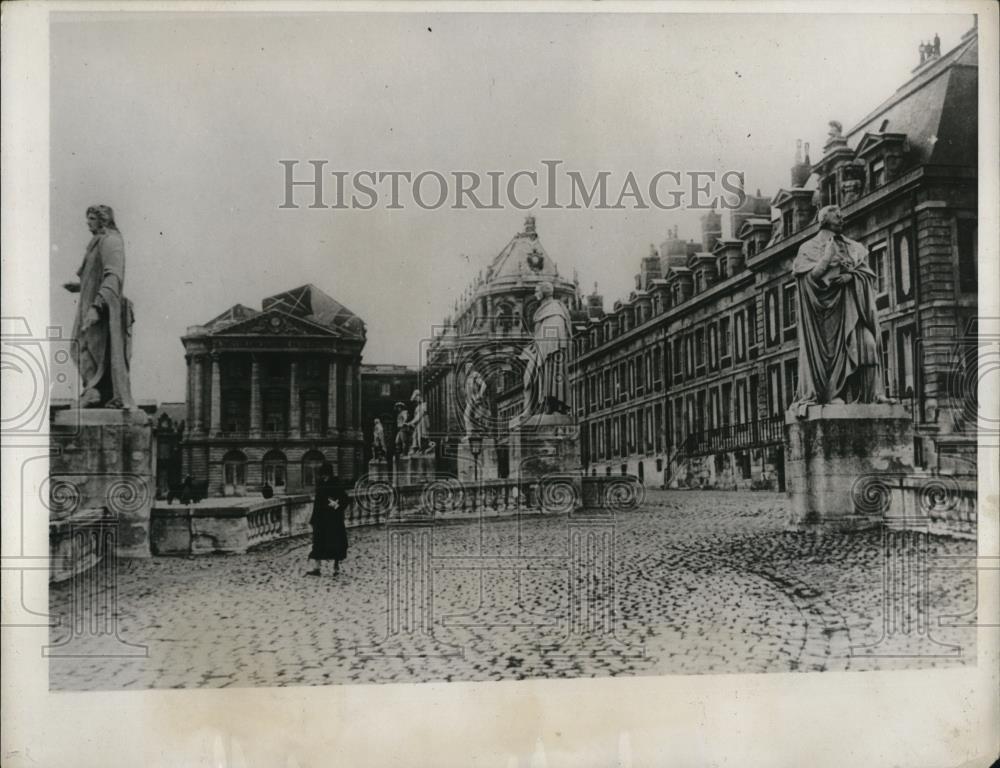 1932 Press Photo Famous Chateau of Versailles in France being restored - Historic Images