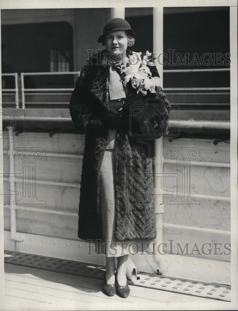 1933 Press Photo Miss Leonie Weeks California Society Girl On Liner Santa Paula - Historic Images