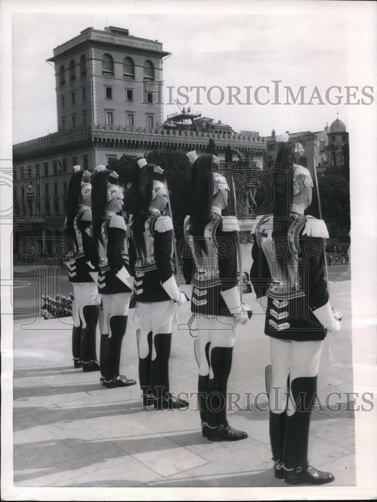 1956 Press Photo Corrazzieri, bodyguards of Italian President - Historic Images